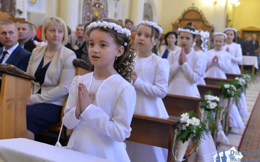 Komunii czy Komuni? Poprawna forma i wyjaśnienie