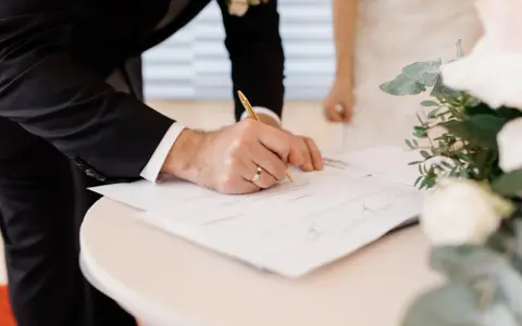 Ślub kościelny: Kiedy zacząć formalności? Przewodnik krok po kroku