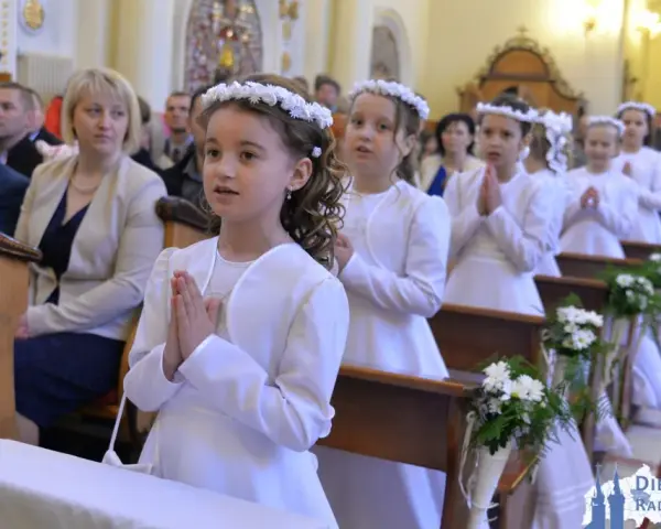 Komunii czy Komuni? Poprawna forma i wyjaśnienie