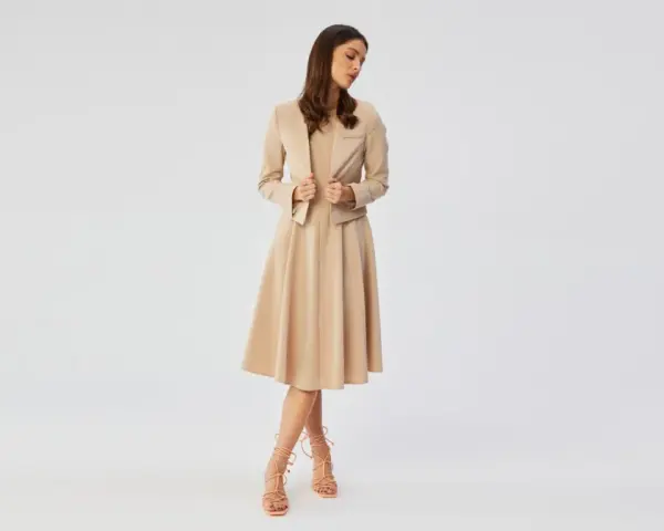 Jak ubrać się na komunię? Eleganckie stylizacje dla gości