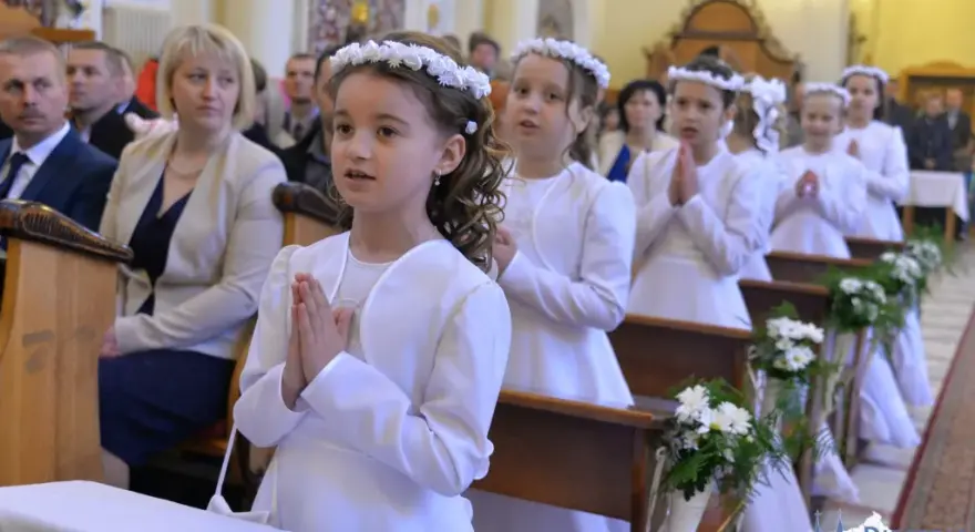 Komunii czy Komuni? Poprawna forma i wyjaśnienie