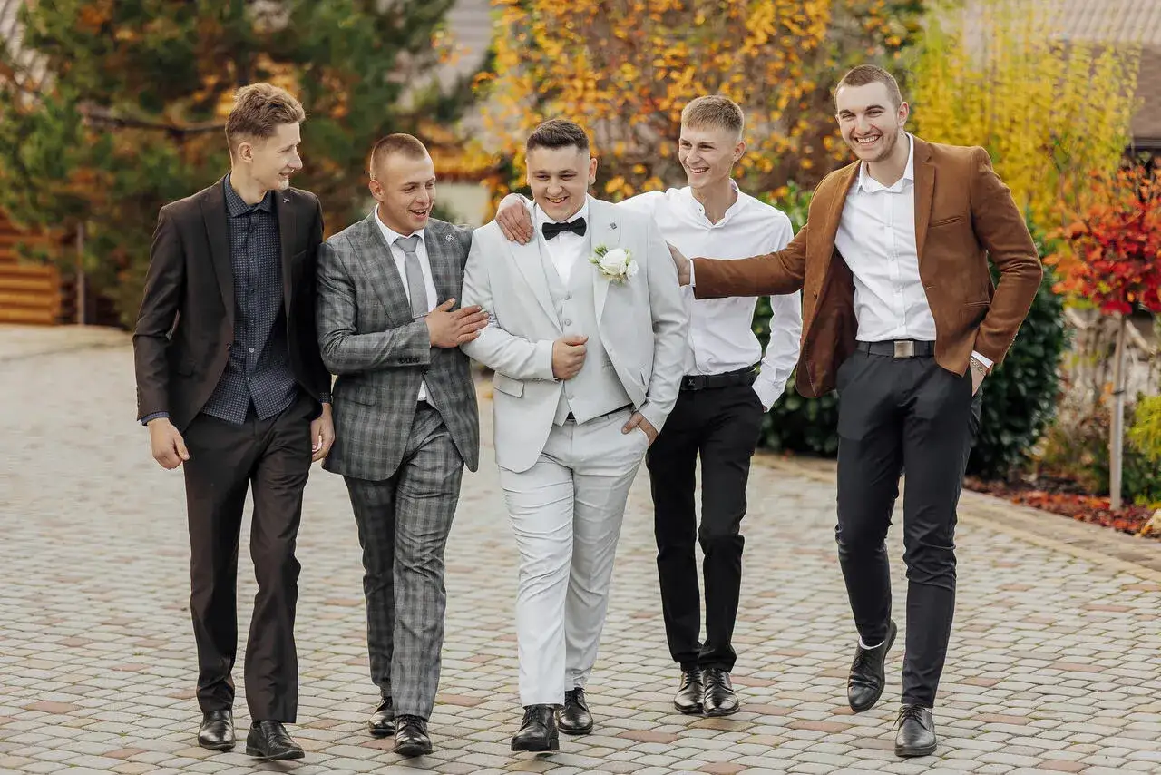 eleganckie stylizacje męskie na rocznicę ślubu