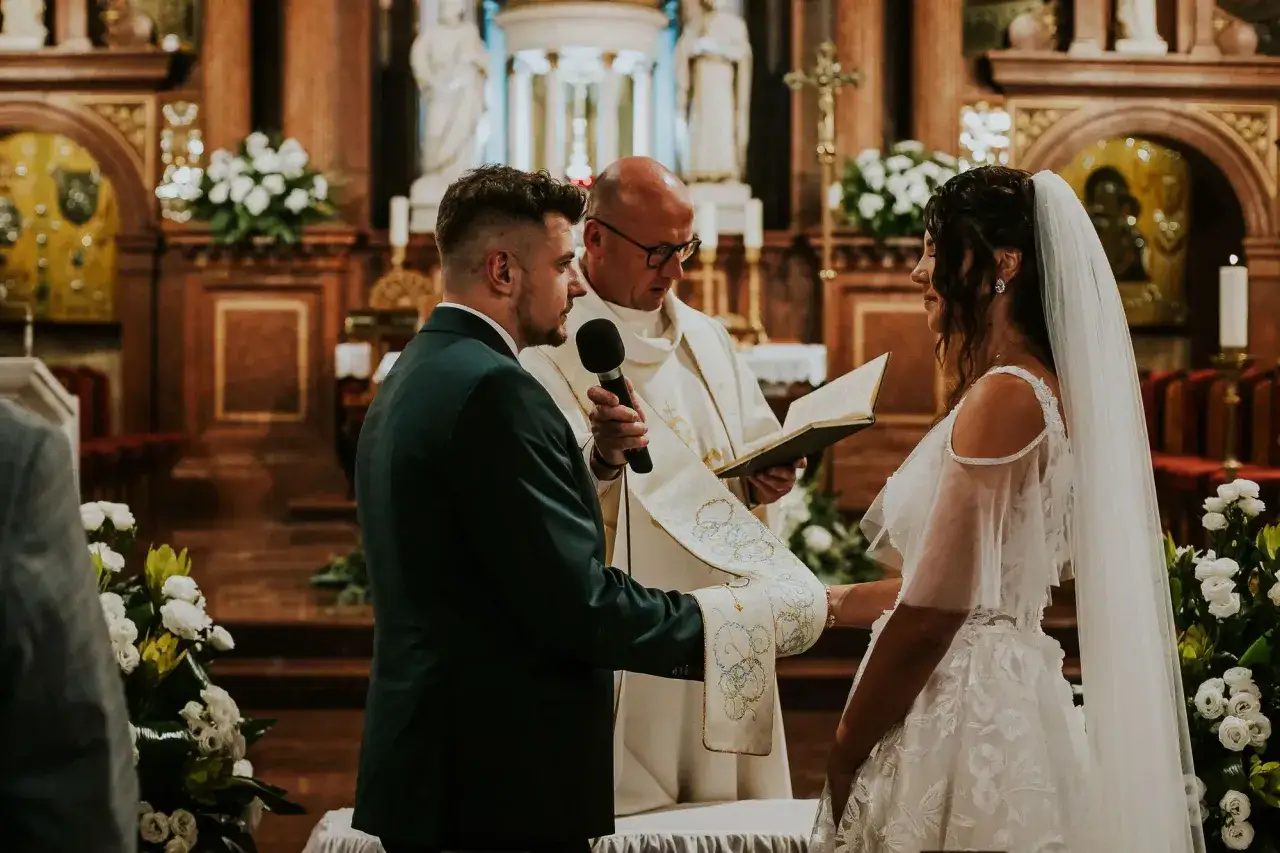 Ślub konkordatowy dokumenty, para w kościele