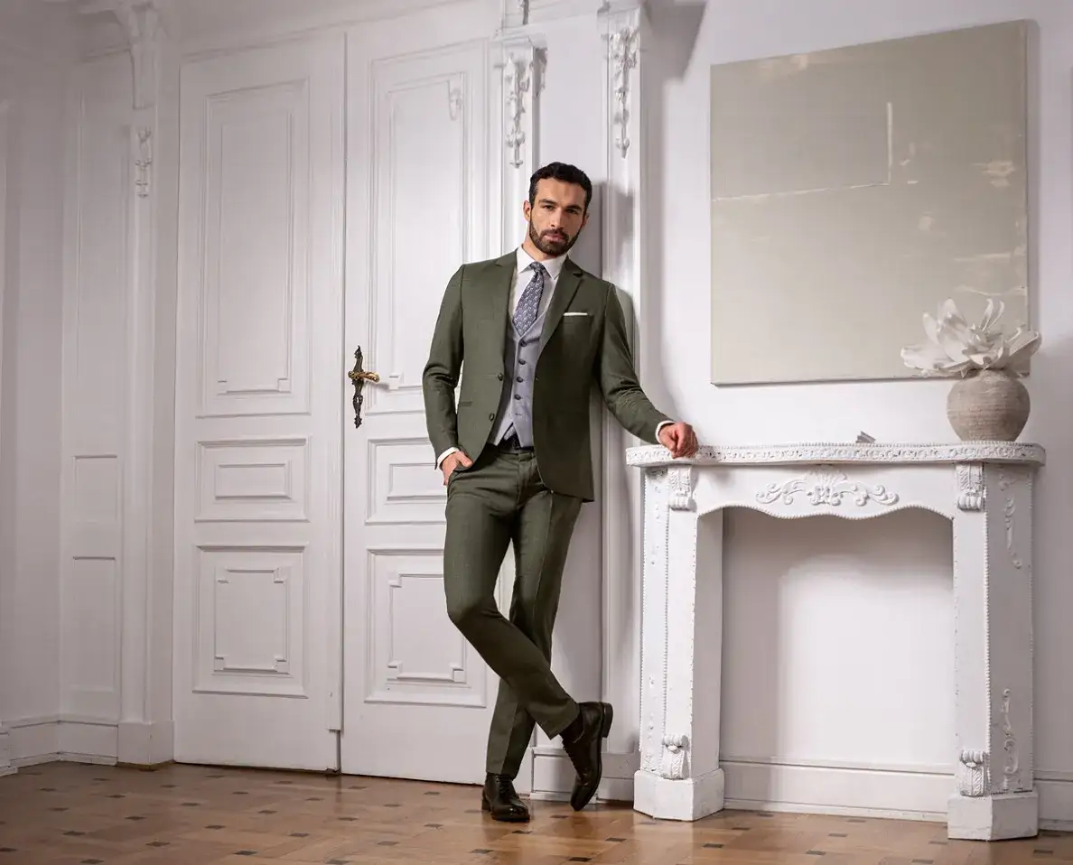 mężczyzna elegancki strój komunia kościół
