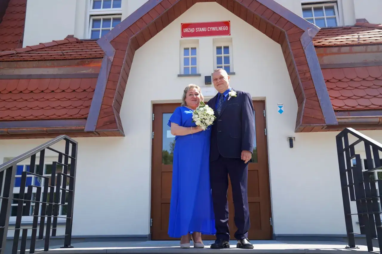 Urząd Stanu Cywilnego budynek para młoda